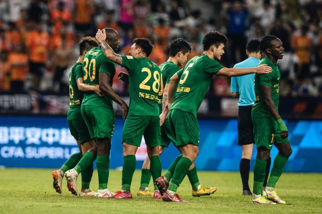 皇冠体育-只会窝里横？浙江亚冠惨败回中超大胜 近11轮不败