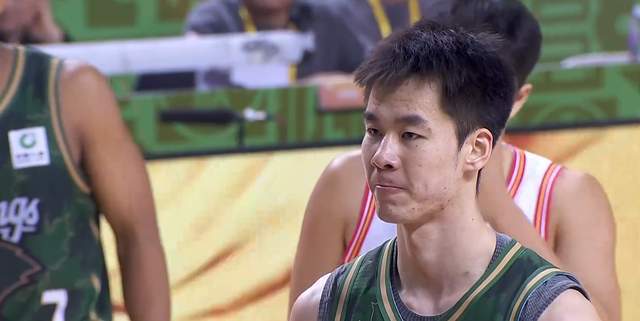 Crowns Sports-神仙打架!鱼腩双加时掀翻黑马,郭昊文独砍31+6+10,贺希宁28+7